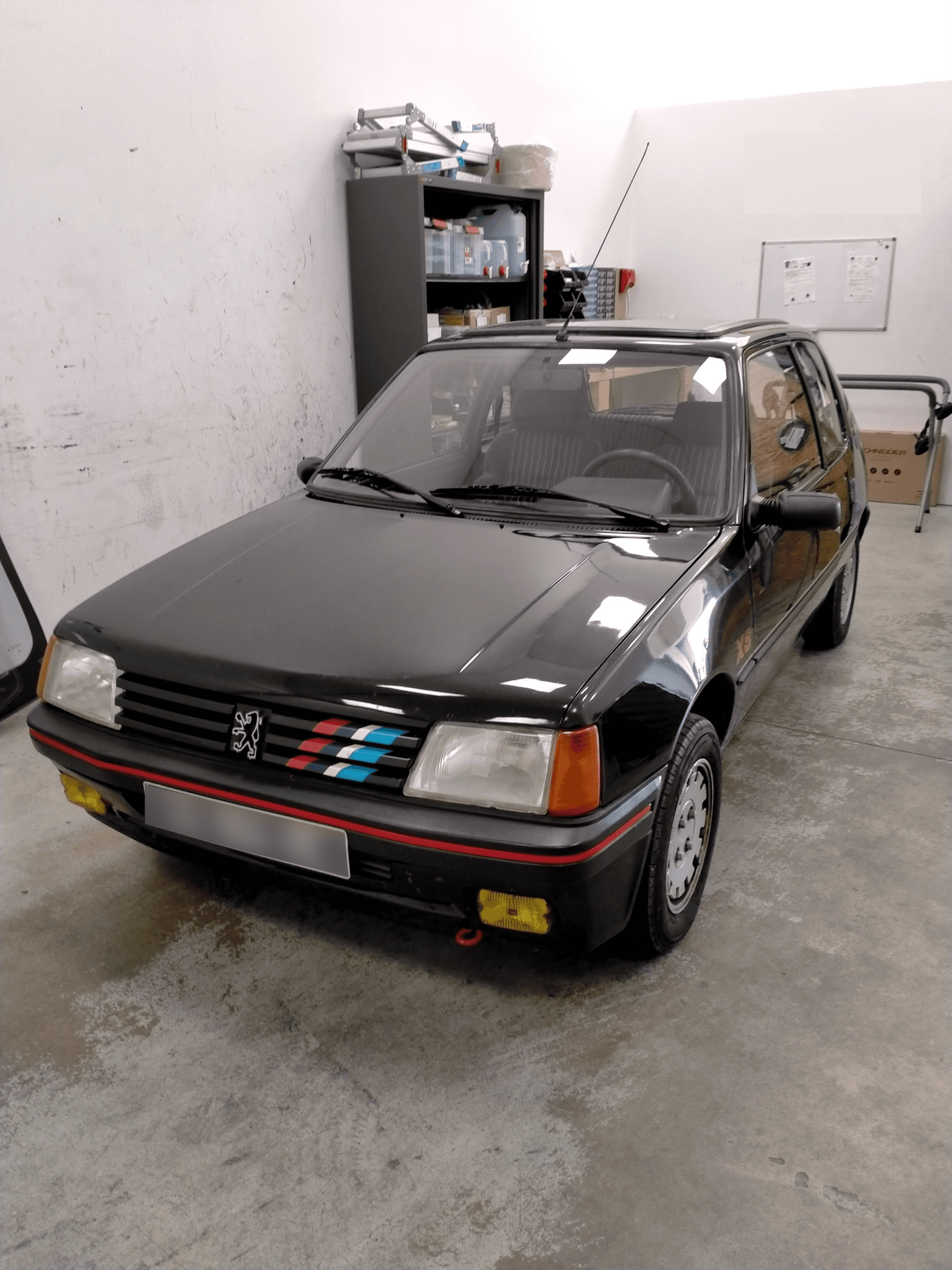 Photo remplacement de pare-brise Peugeot 205